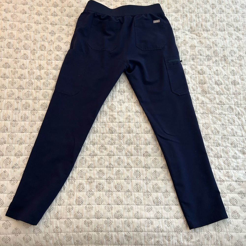 Figs Navy blue Yola 2.0 bottoms
